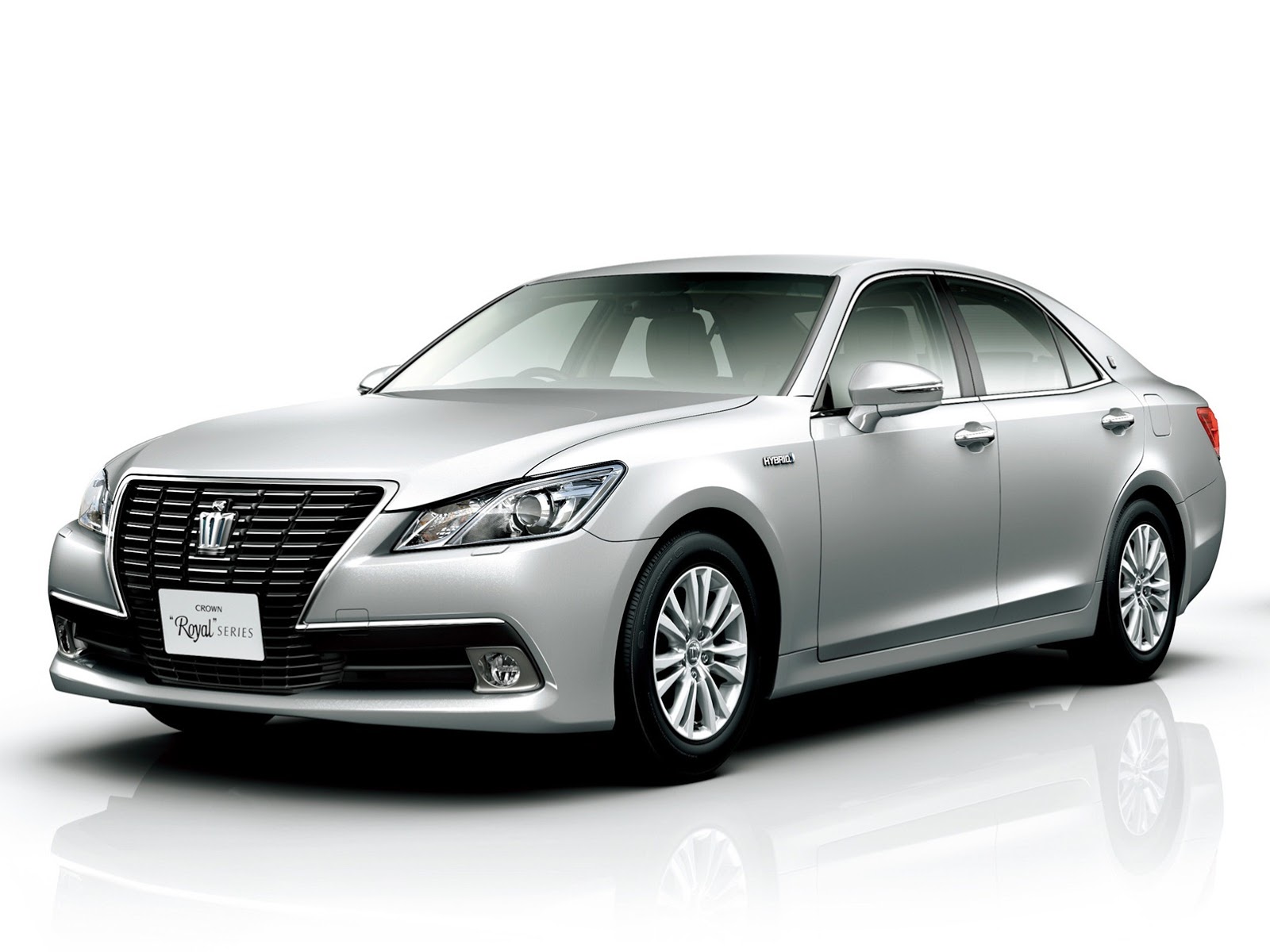 Toyota Crown Exterior Front Side View