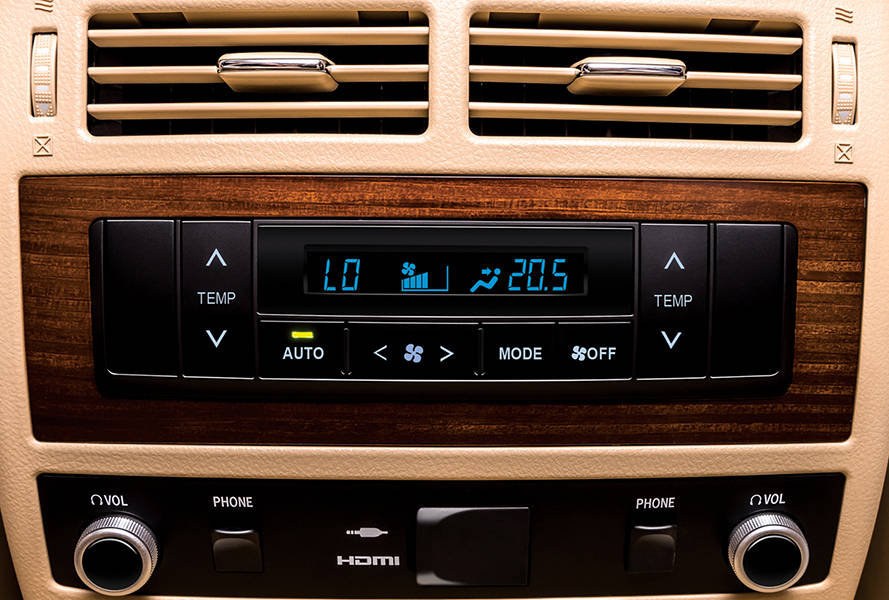 Toyota Land Cruiser Interior Rear AC and Control