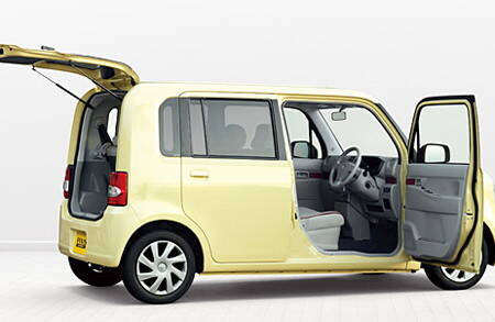 Toyota Pixis Space Exterior Side Profile