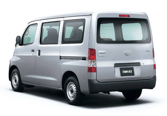 Toyota Town Ace Exterior Rear Left Angle