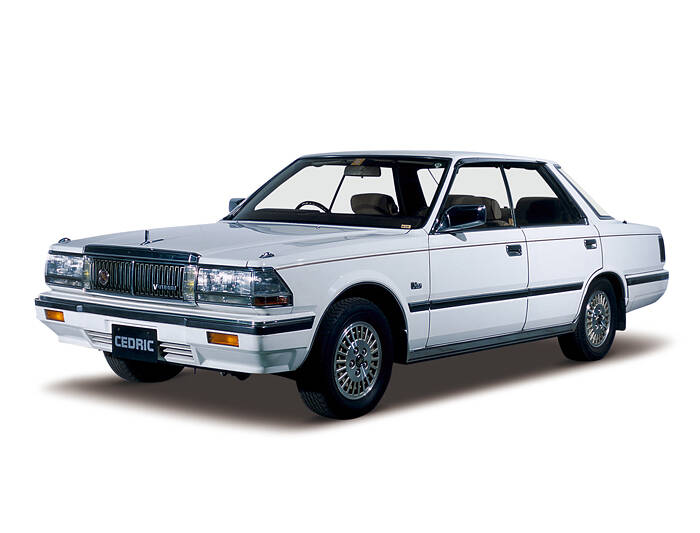 Nissan_cedric_front_right_angled