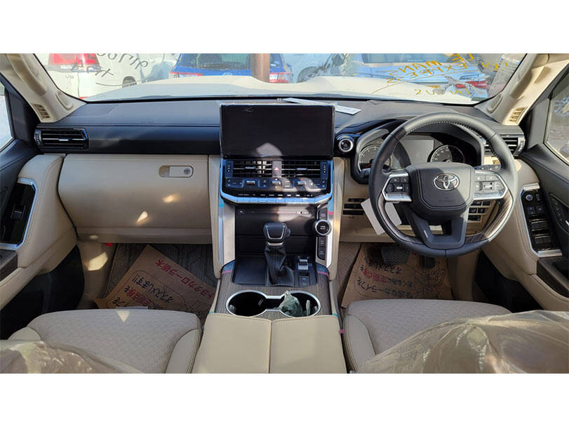 Toyota Land Cruiser Interior Front Cockpit