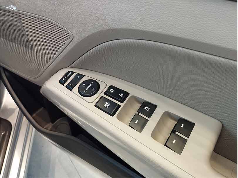 Hyundai Elantra Interior Window Controls