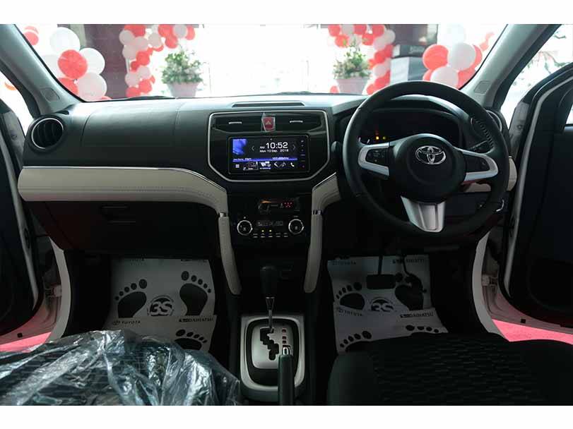 Toyota Rush Interior Cockpit