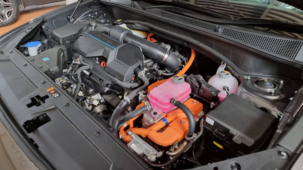 Hyundai Santa Fe Exterior Engine