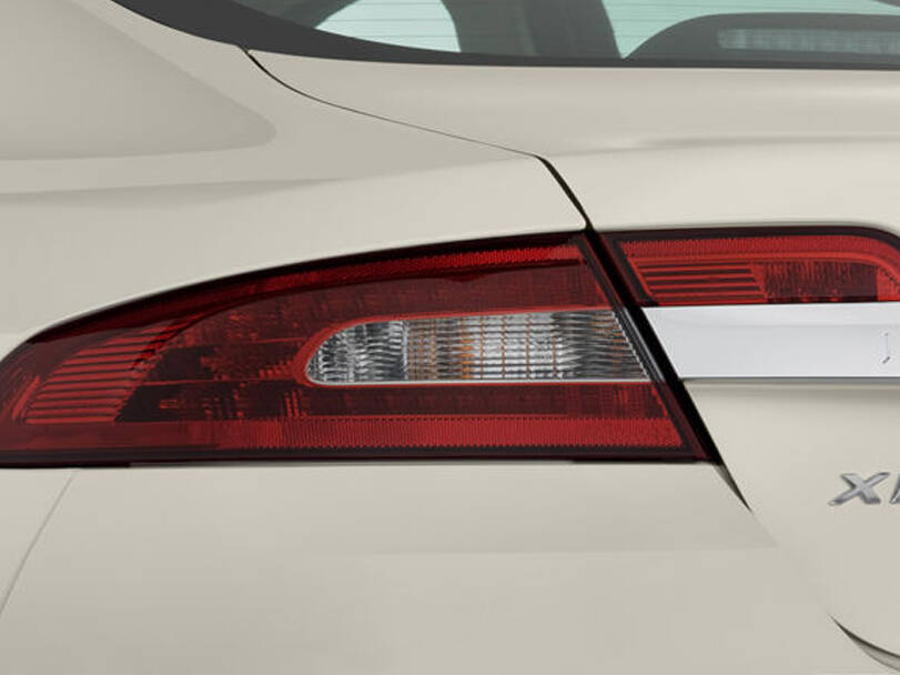 Jaguar XF 1st (X250) Generation Exterior 