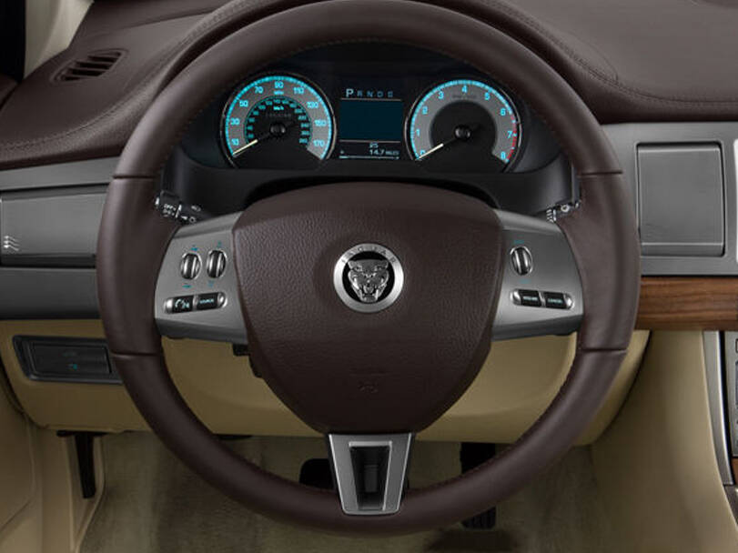 Jaguar XF 1st (X250) Generation Interior 