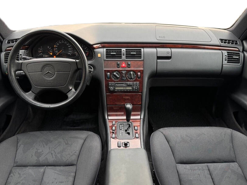 Mercedes Benz E Class 2nd (W210) Generation Interior 