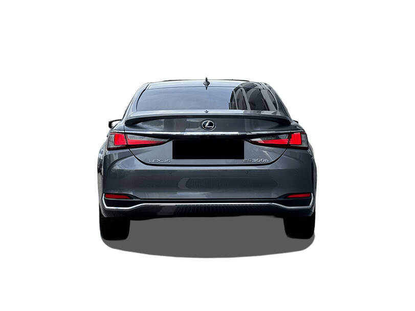 لیکزس ای ایس Exterior 