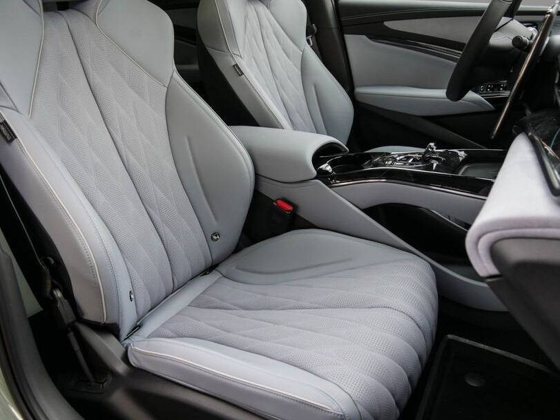 بی وائی ڈی سیل 2025 Interior Front Seats