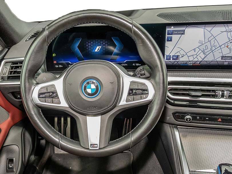 بی ایم ڈبلیو آئی 4 2025 Interior Steering Wheel